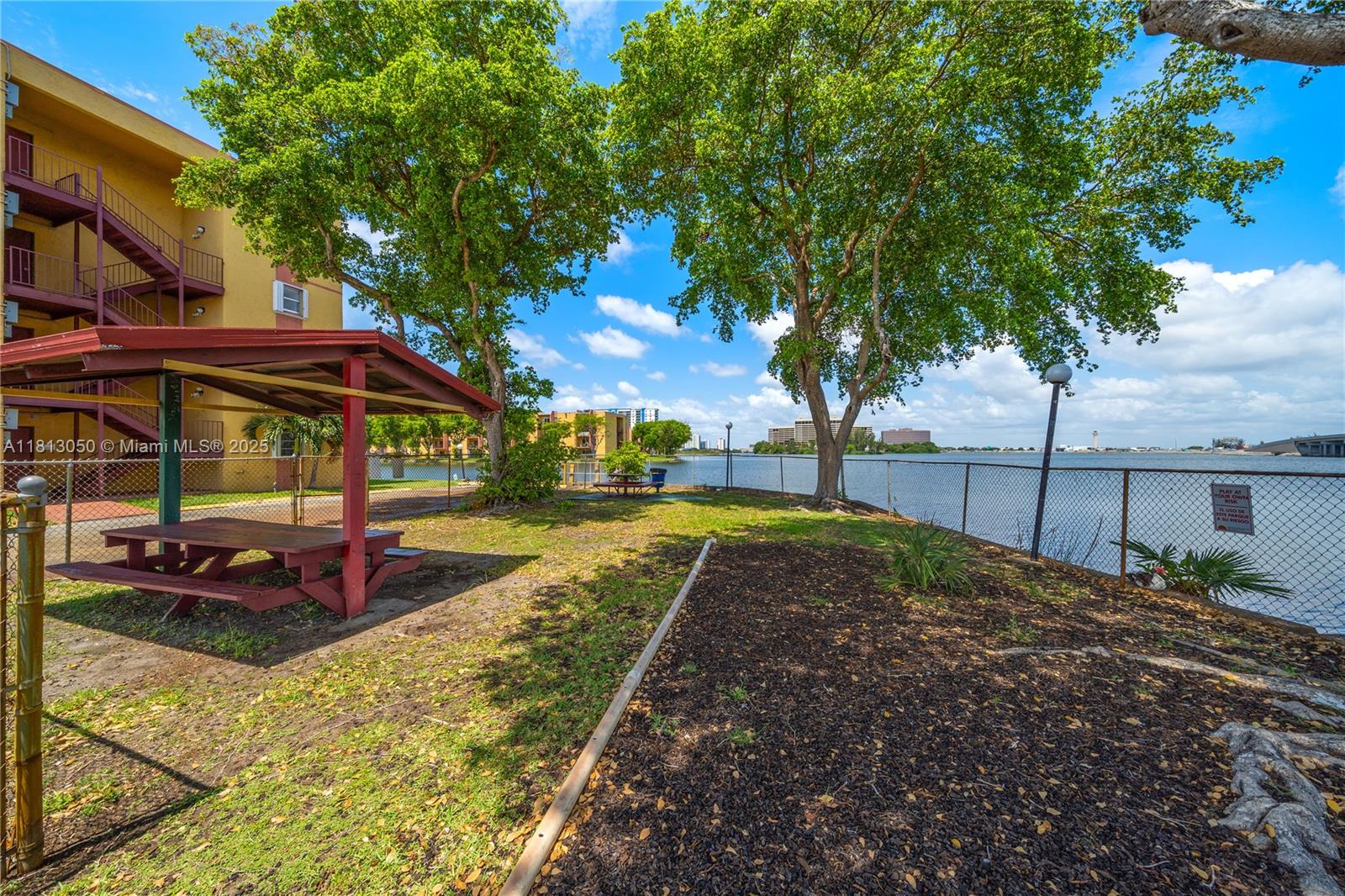 SUNSET VILLAS NO 3 CONDO - Residential