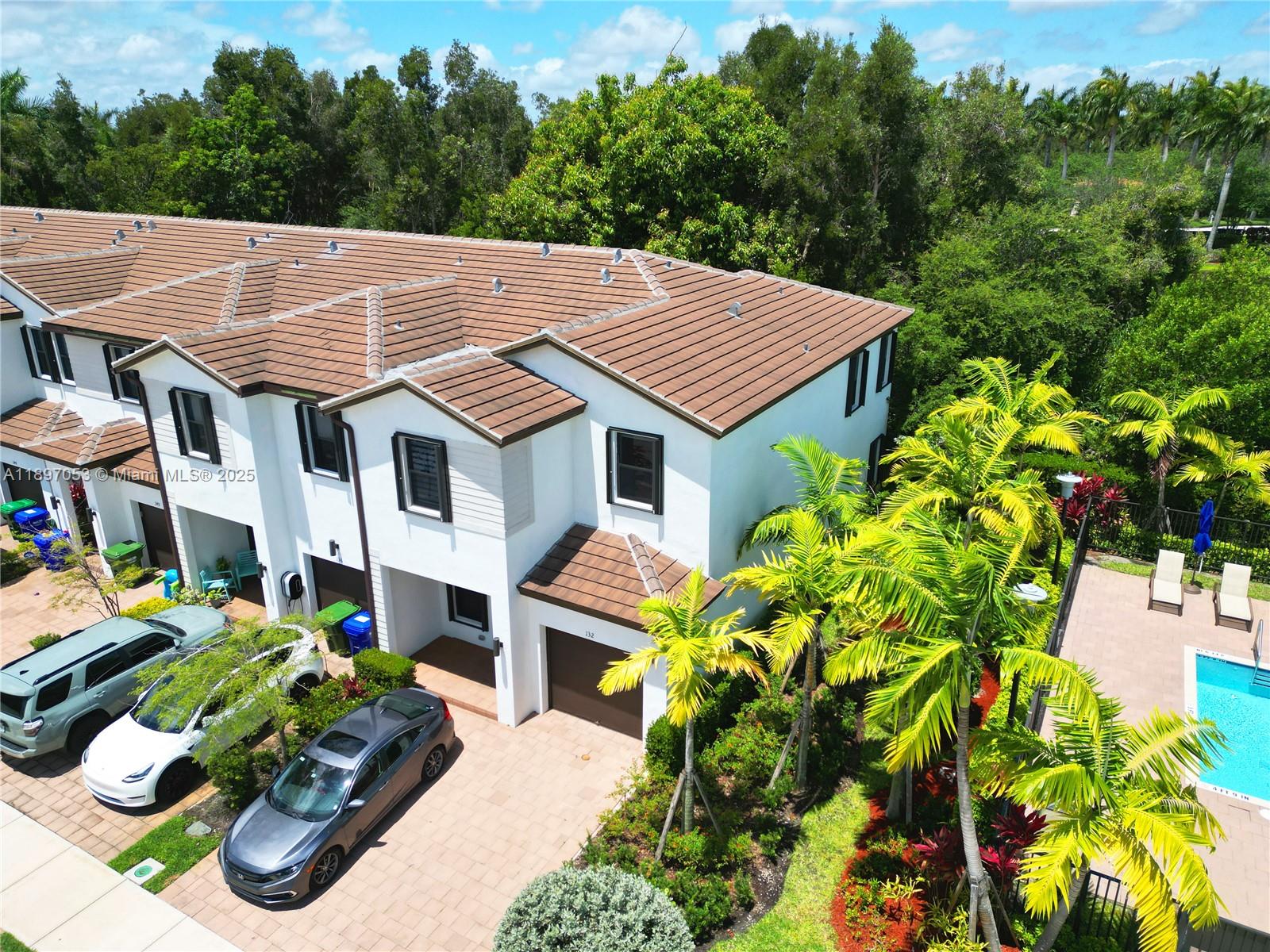 STELLAR PEMBROKE PINES - Residential Lease