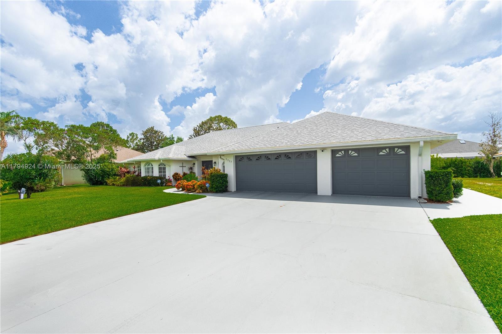 2227 SUNRISE DR