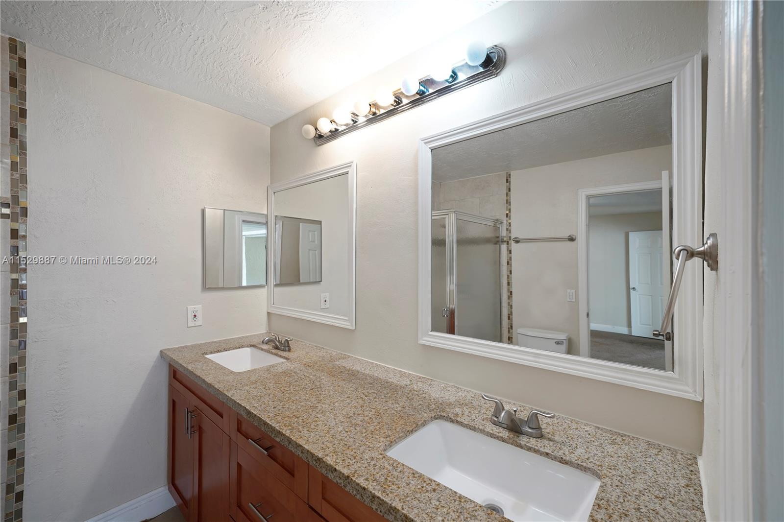 SUNRISE GOLF VILLAGE SEC - Residential Lease