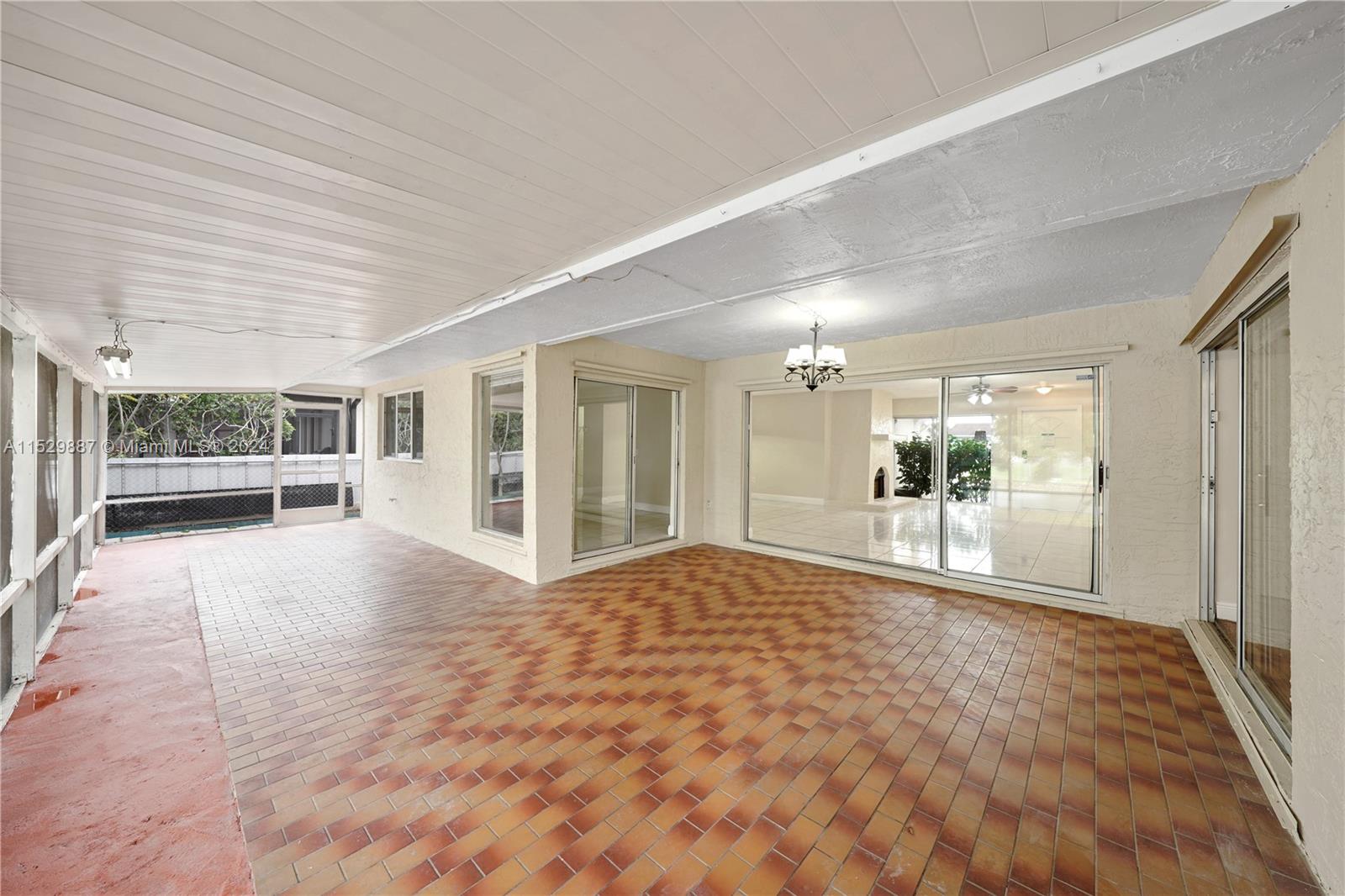SUNRISE GOLF VILLAGE SEC - Residential Lease