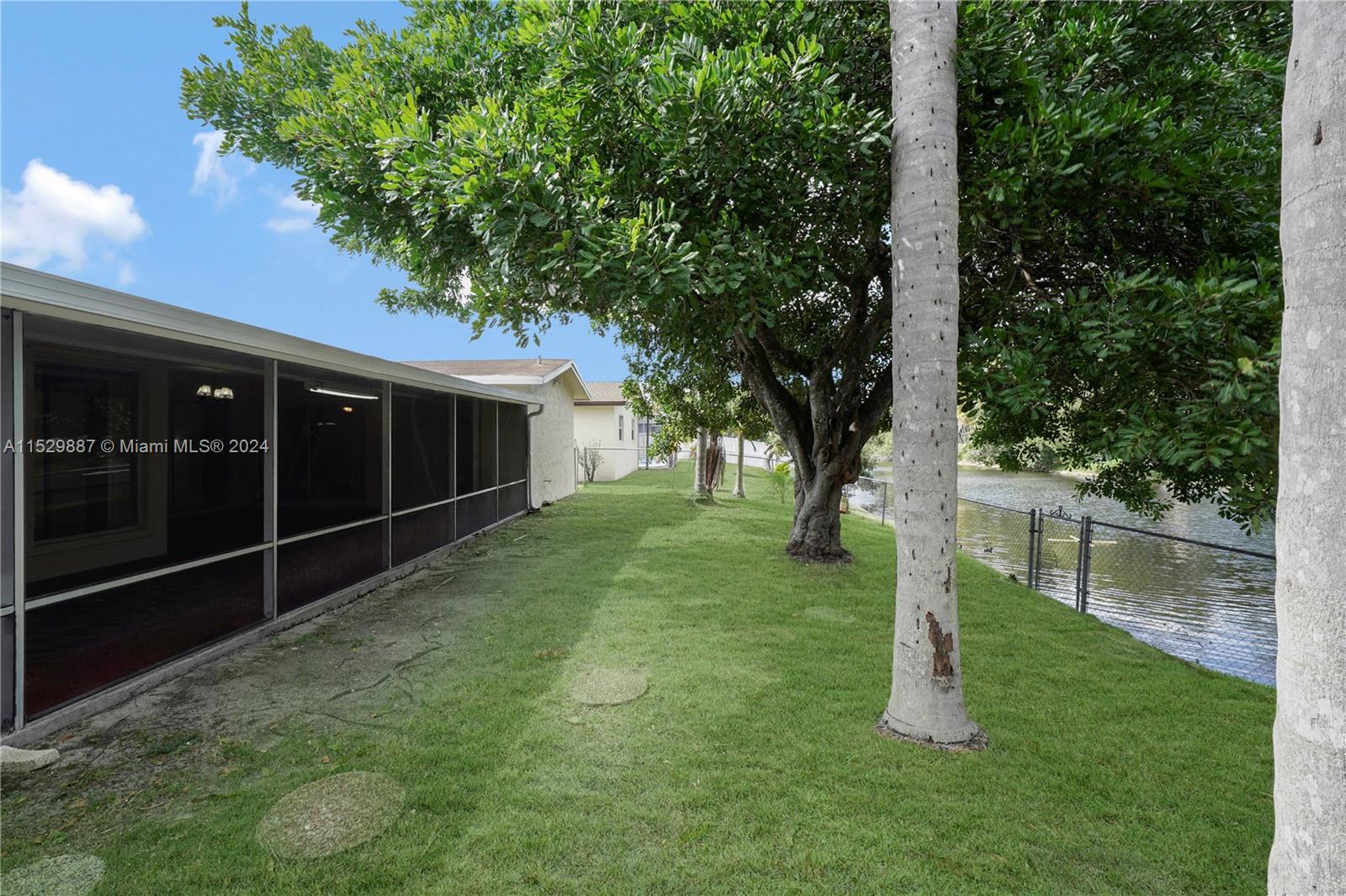 SUNRISE GOLF VILLAGE SEC - Residential Lease