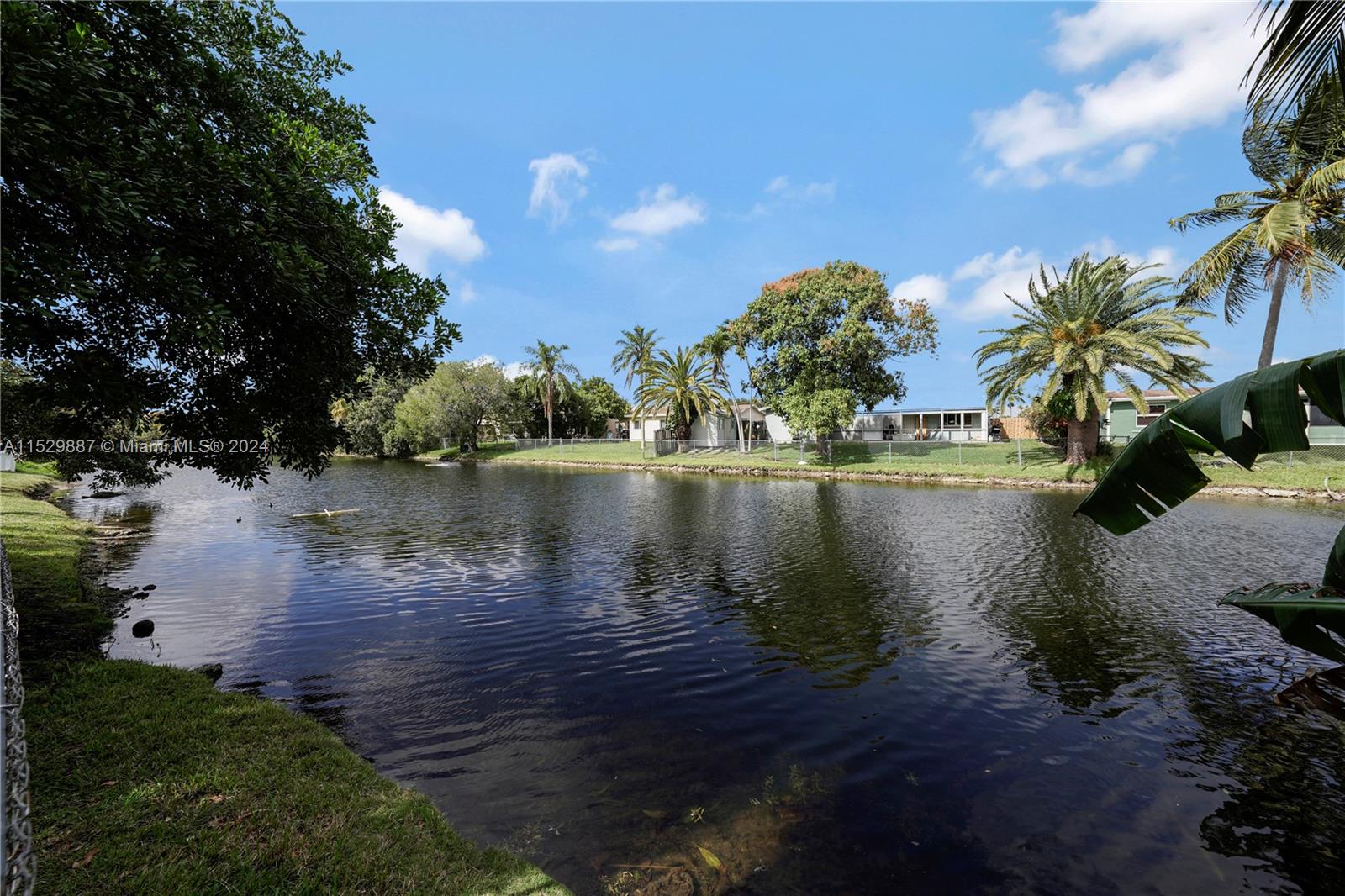 SUNRISE GOLF VILLAGE SEC - Residential Lease