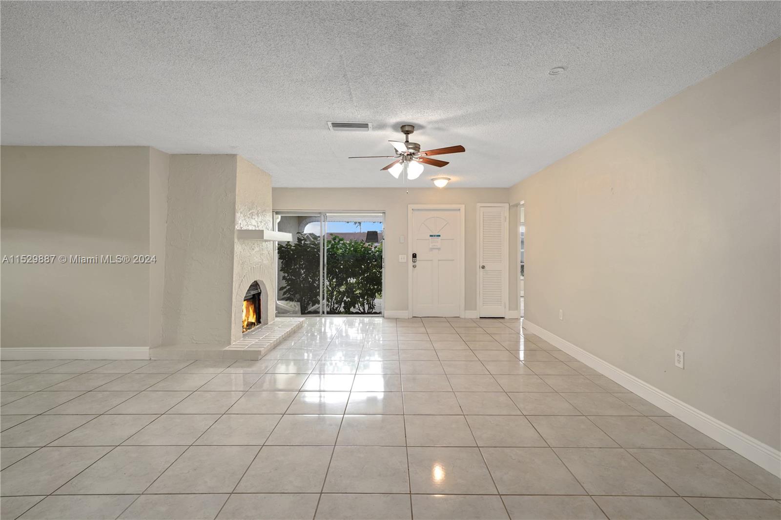 SUNRISE GOLF VILLAGE SEC - Residential Lease