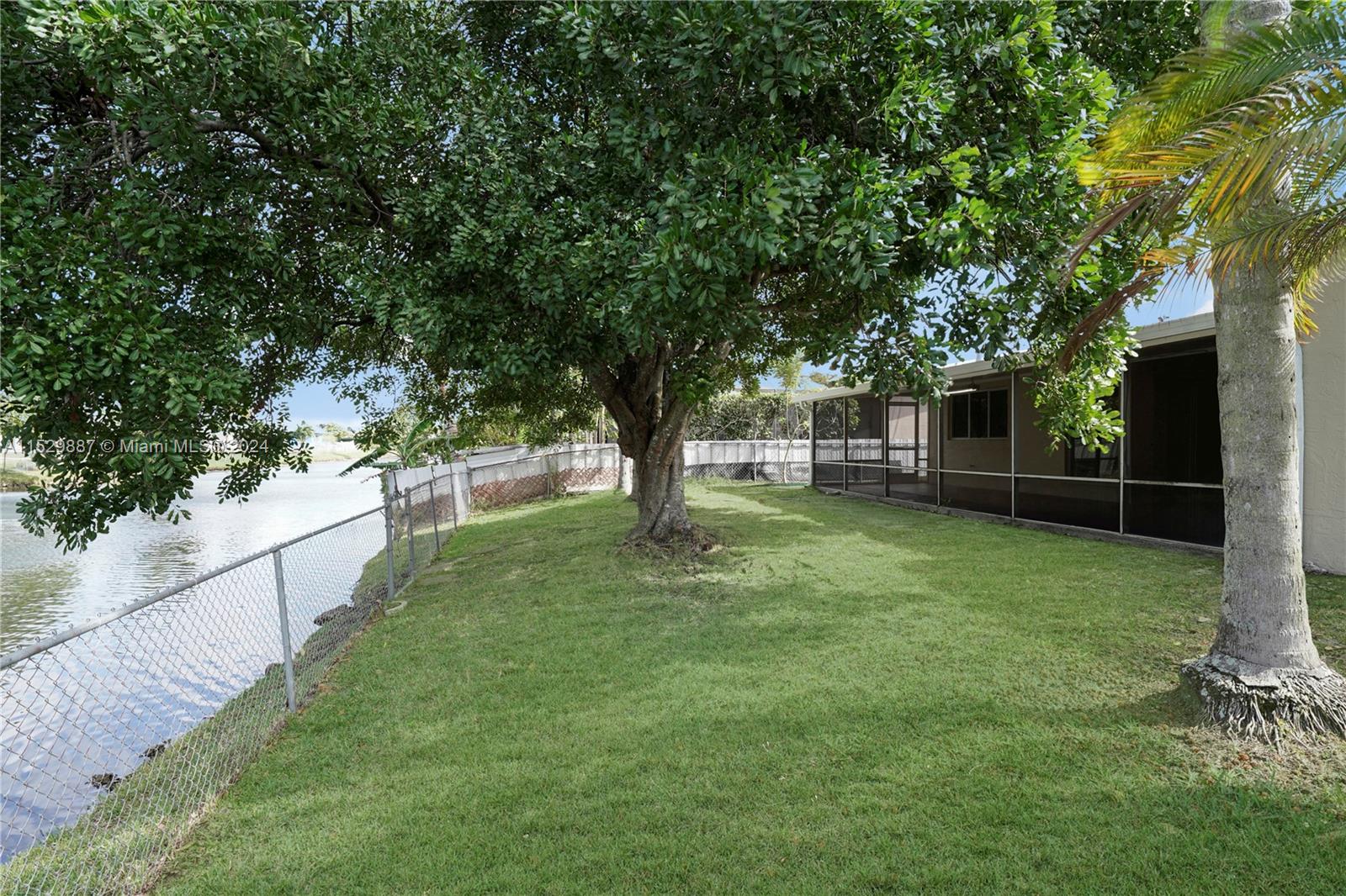 SUNRISE GOLF VILLAGE SEC - Residential Lease