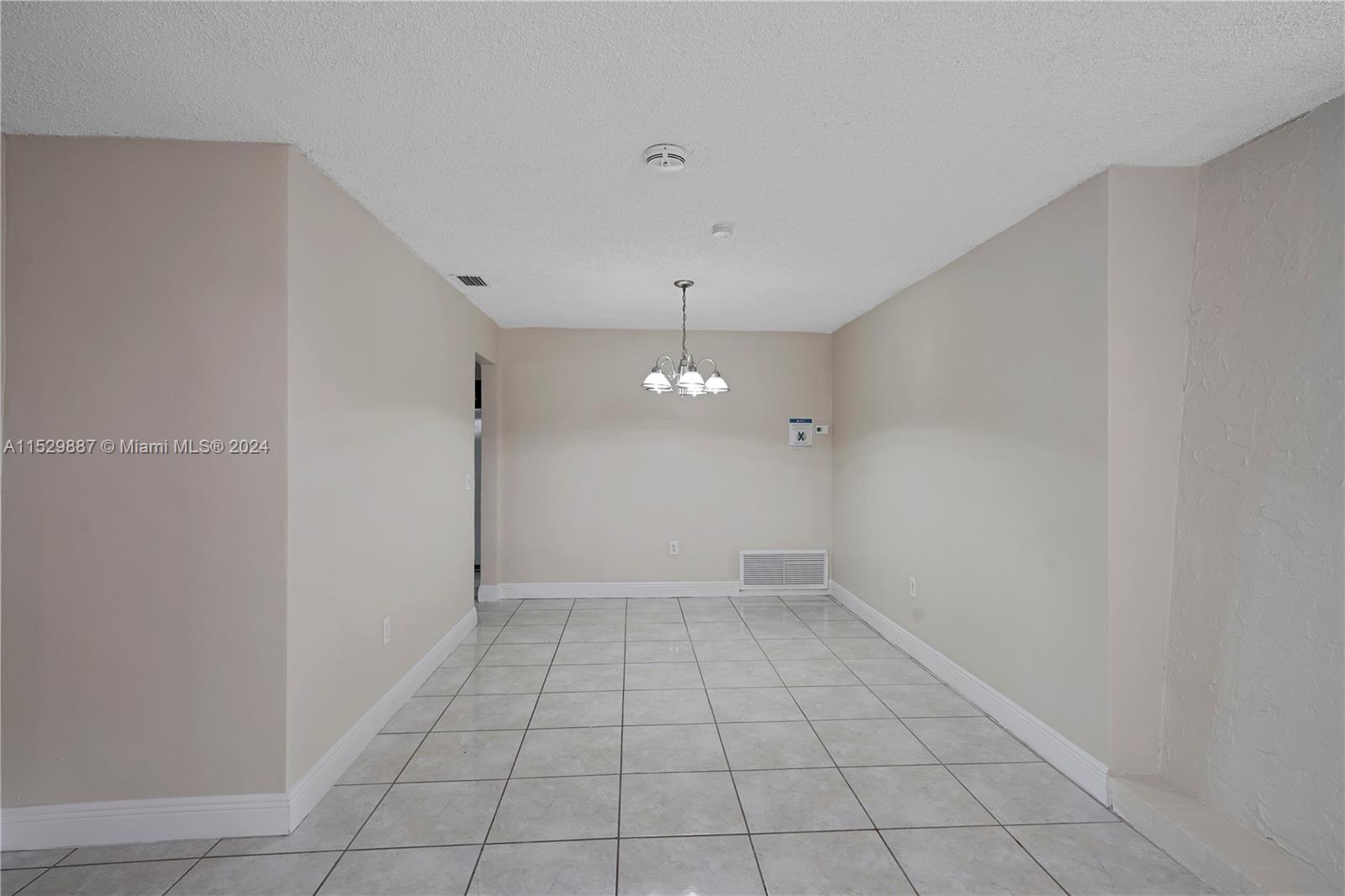 SUNRISE GOLF VILLAGE SEC - Residential Lease