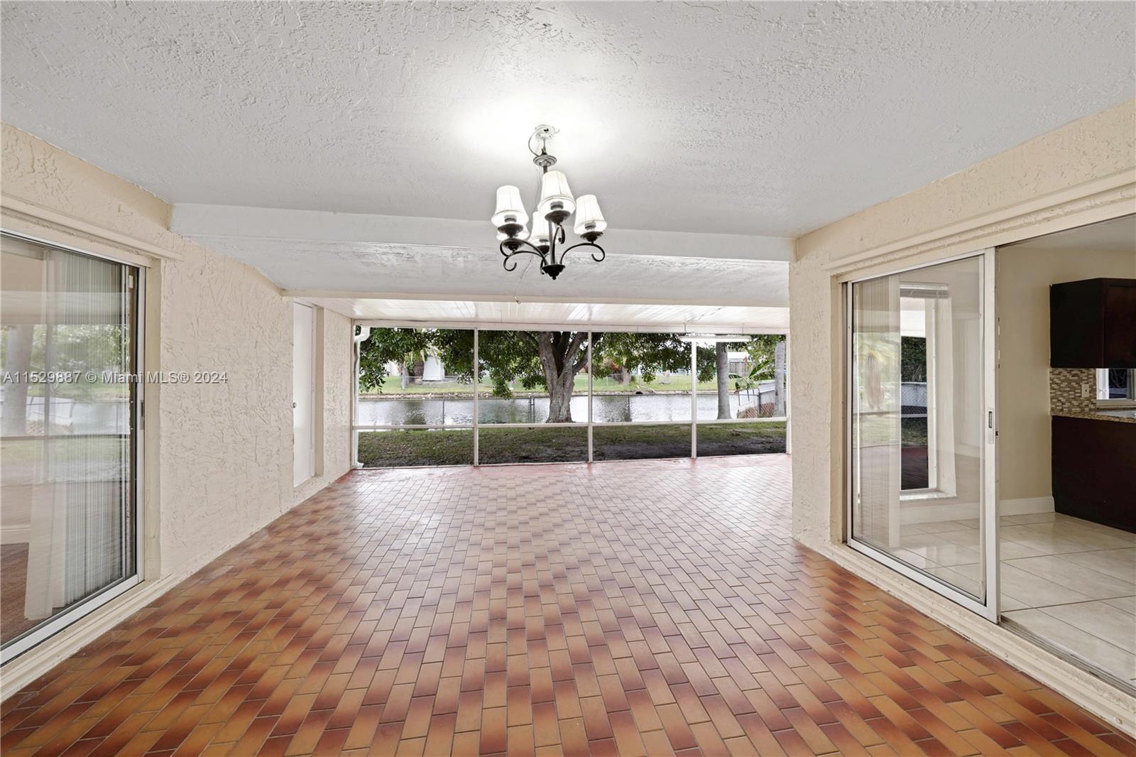 SUNRISE GOLF VILLAGE SEC - Residential Lease