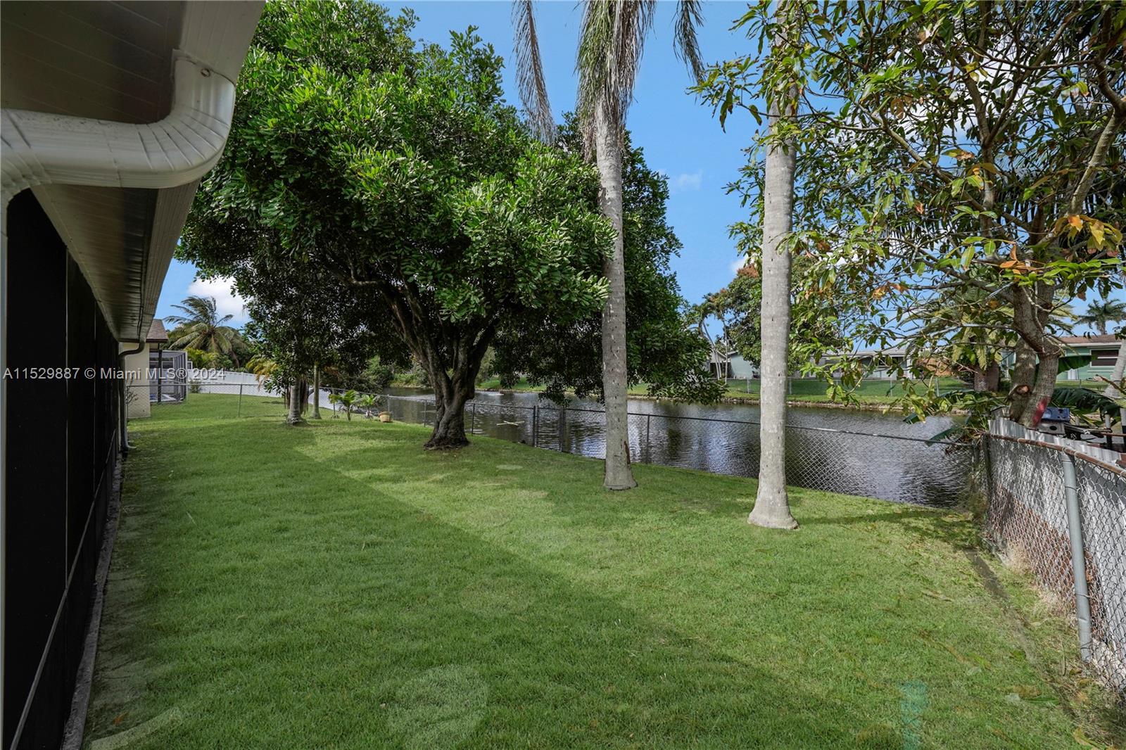 SUNRISE GOLF VILLAGE SEC - Residential Lease