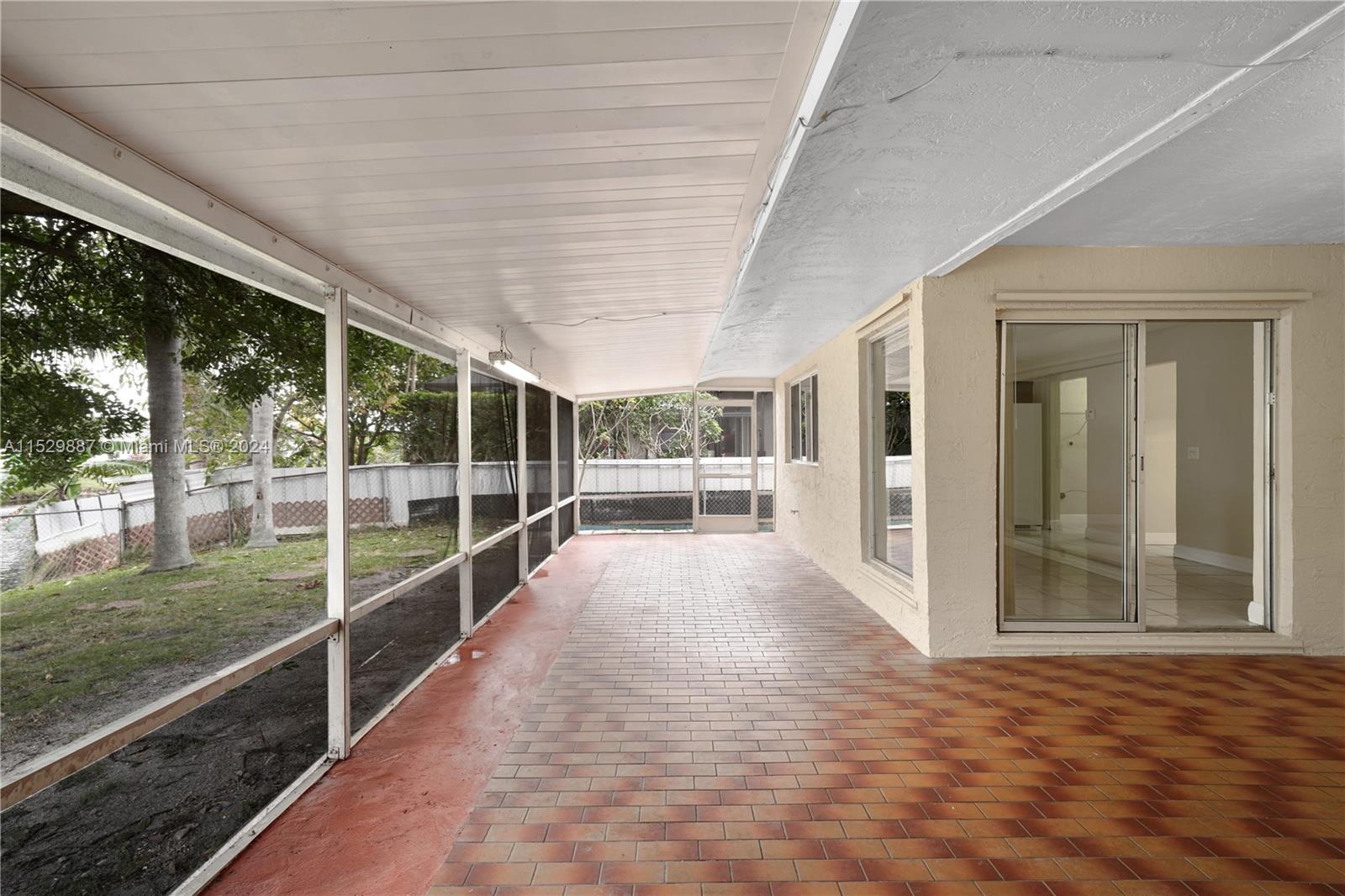 SUNRISE GOLF VILLAGE SEC - Residential Lease