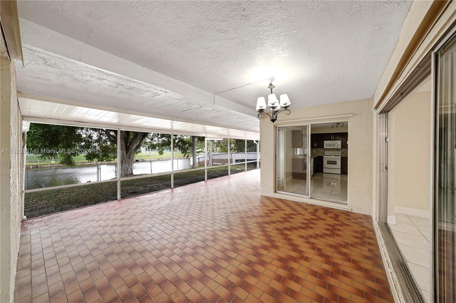 SUNRISE GOLF VILLAGE SEC - Residential Lease