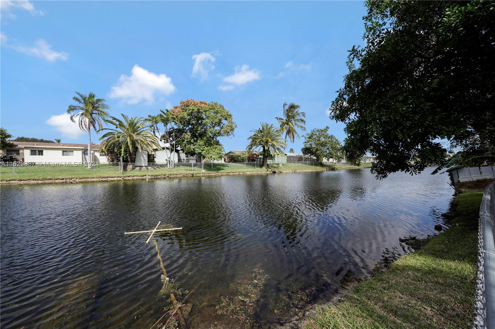 SUNRISE GOLF VILLAGE SEC - Residential Lease