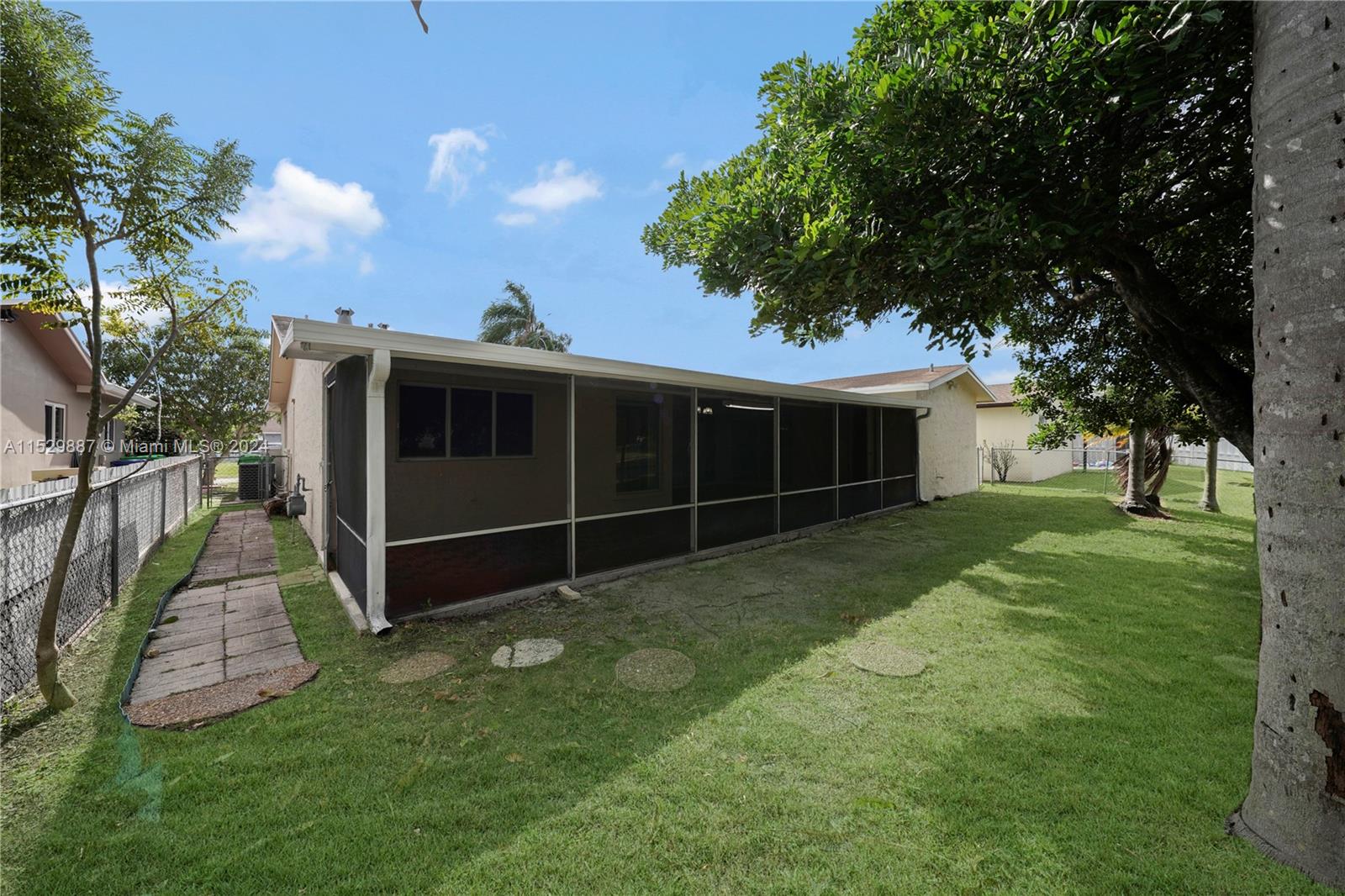 SUNRISE GOLF VILLAGE SEC - Residential Lease