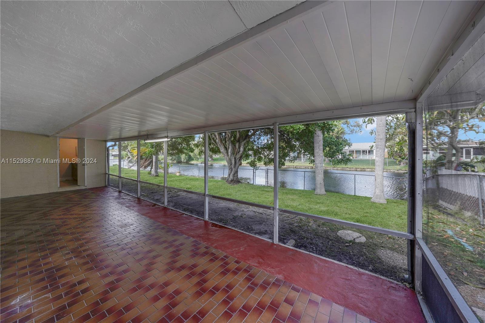 SUNRISE GOLF VILLAGE SEC - Residential Lease