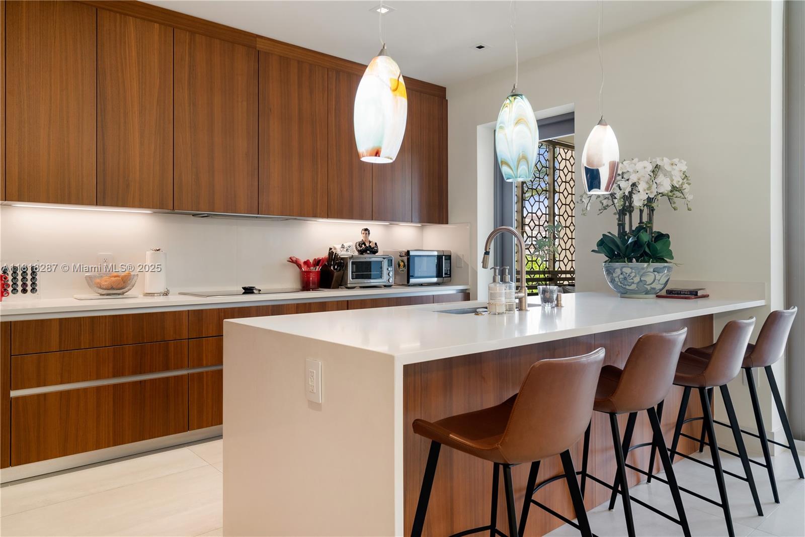 515 Valencia Ave 203
