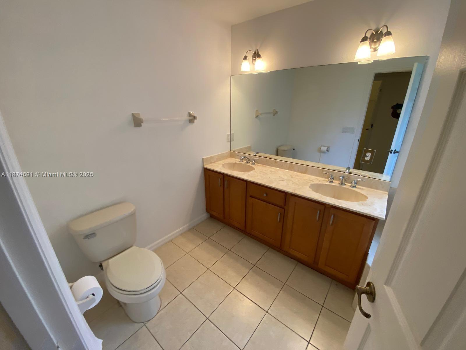 LAS PALMAS - Residential Lease