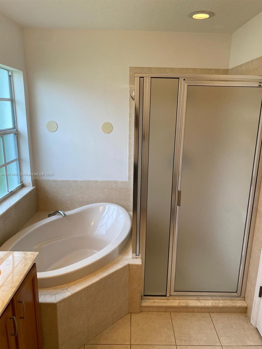 LAS PALMAS - Residential Lease