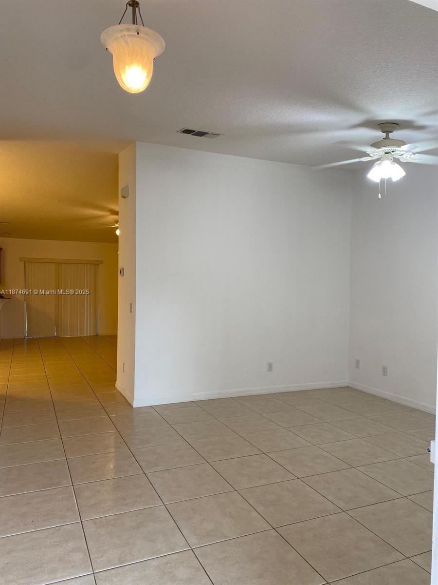 LAS PALMAS - Residential Lease