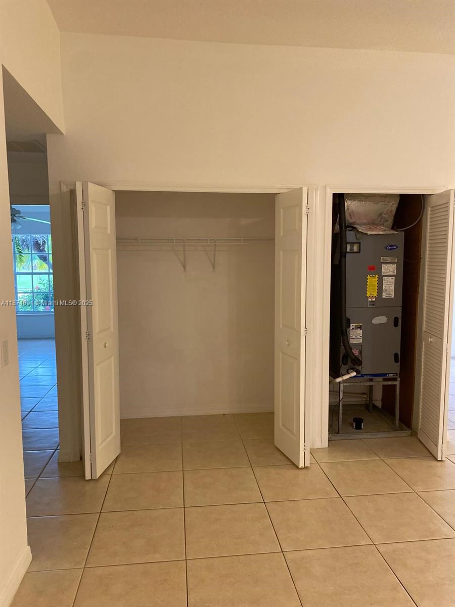 LAS PALMAS - Residential Lease