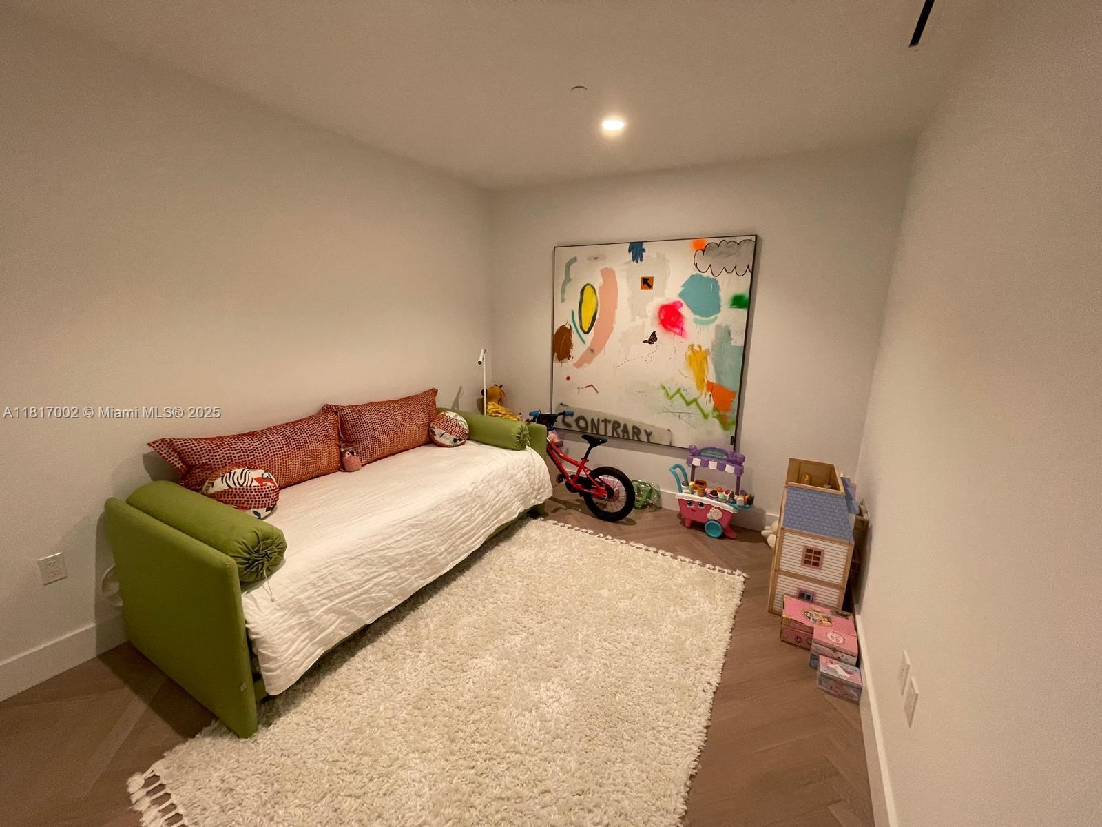 5775 Collins Ave 1602