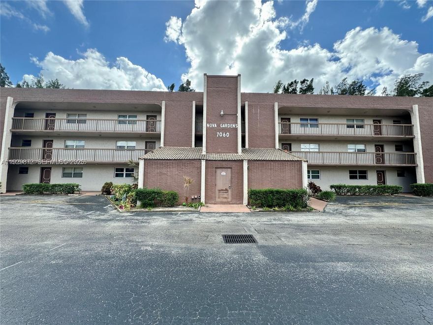 Welcome to Nova Gardens Condominium—a beautifully maintained, family-oriented community in the heart of Davie, Florida.
Perfectly positioned minutes from both Broward College and Nova Southeastern University, this home blends comfort, convenience, and lasting value. Inside, you’ll find two generously sized bedrooms and two full bathrooms, complemented by a private balcony overlooking serene canal views.
Ideal for students, professionals, and growing families alike, this residence offers an exceptional lifestyle in one of Broward County’s most sought-after neighborhoods.