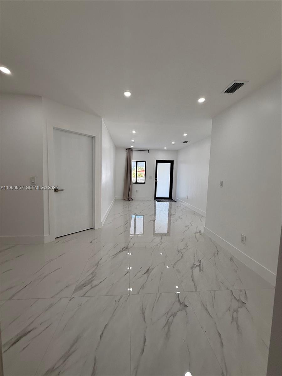 BRADLEY MANOR - Residential