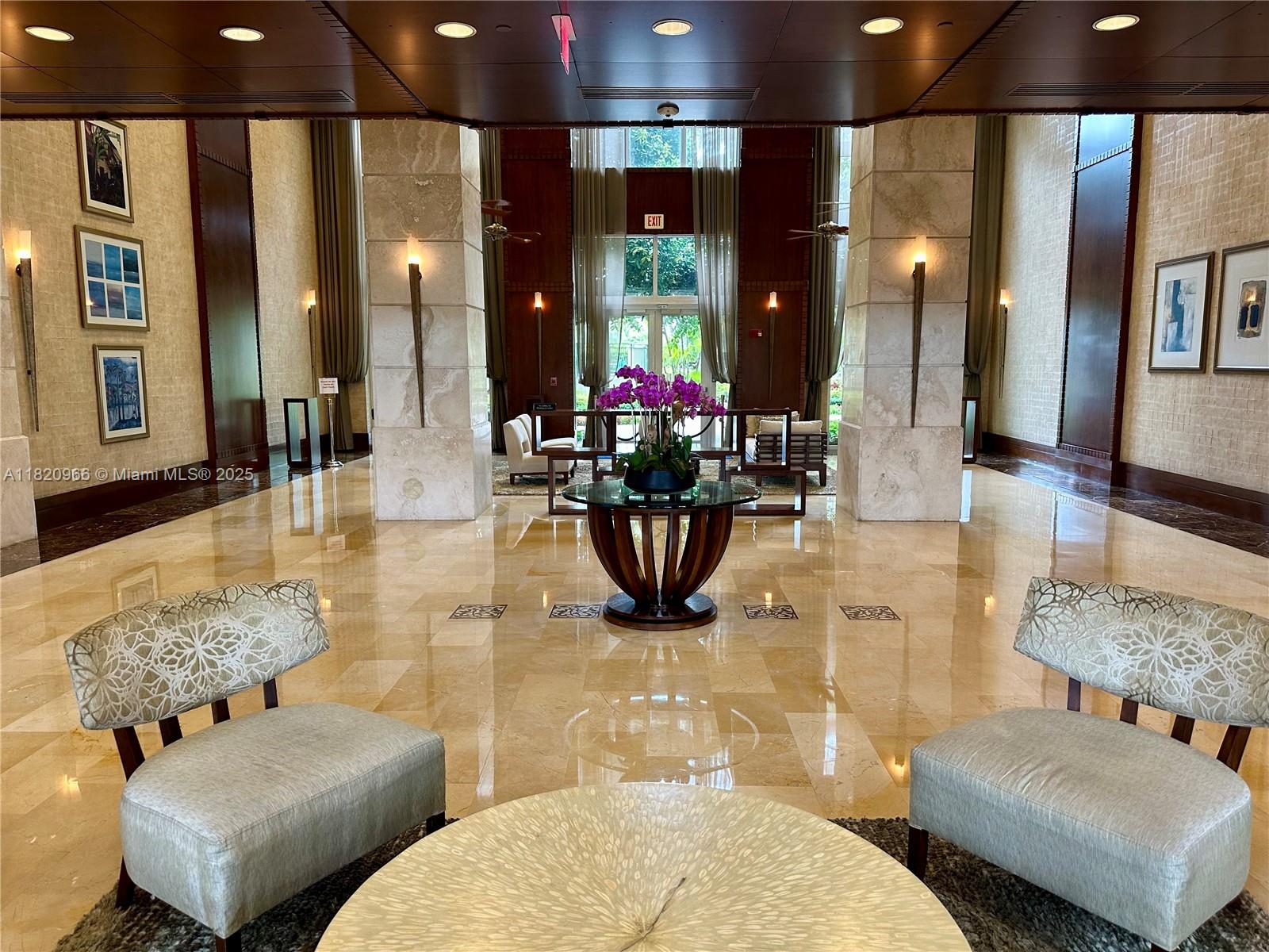 19501 W Country Club Dr 914