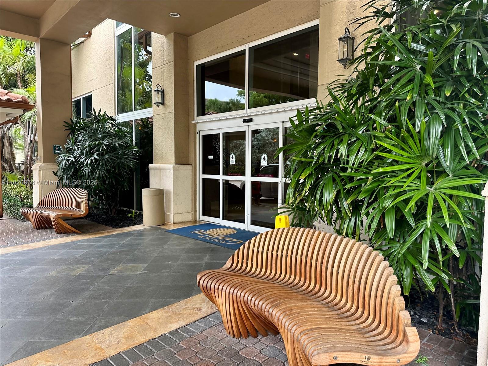 19501 W Country Club Dr 914