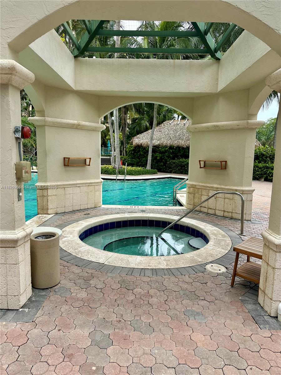 TURNBERRY ON THE GREEN CO - Residential