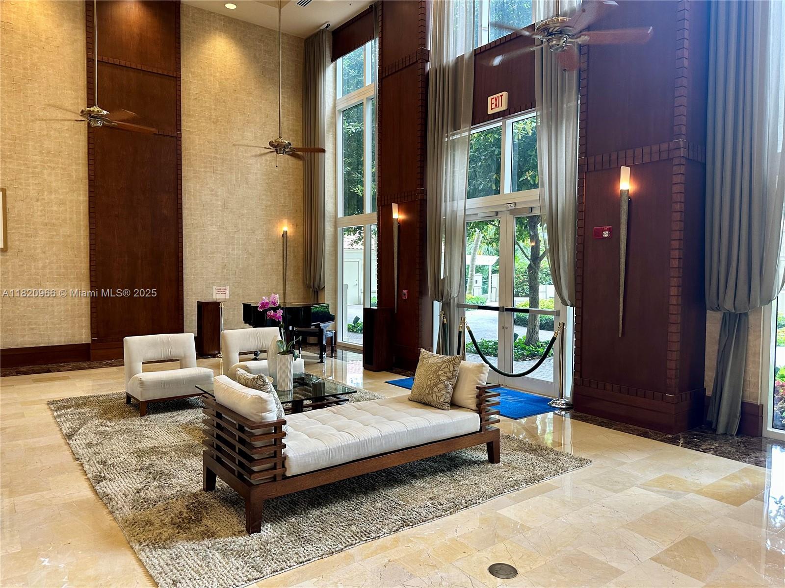 19501 W Country Club Dr 914
