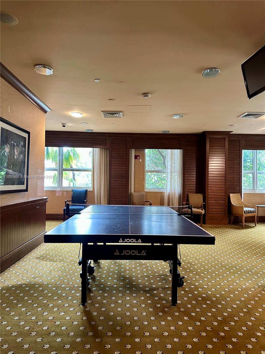 TURNBERRY ON THE GREEN CO - Residential