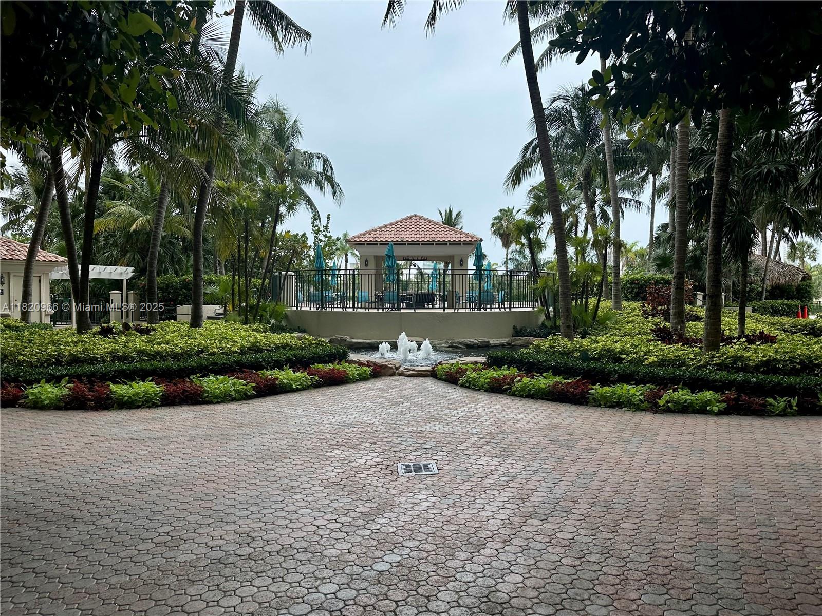 TURNBERRY ON THE GREEN CO - Residential