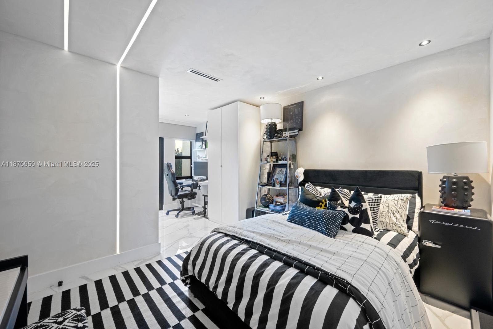 EASTERN SHORES GARDEN APT - Residential