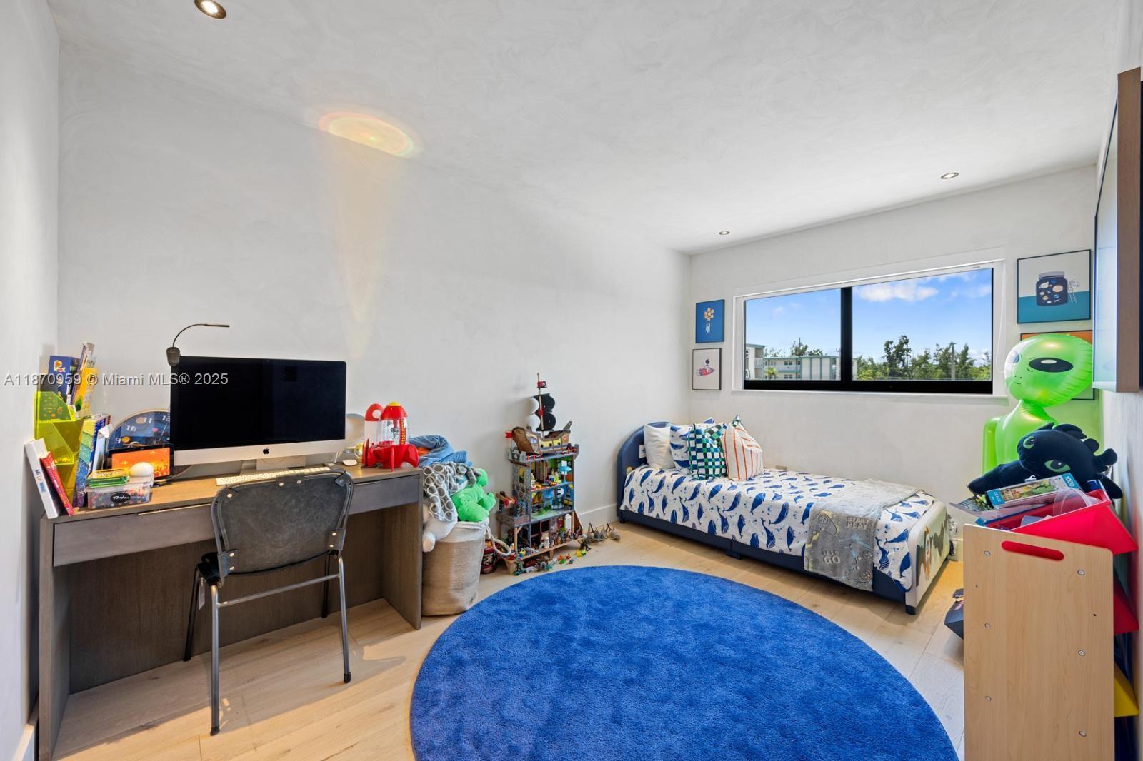 EASTERN SHORES GARDEN APT - Residential