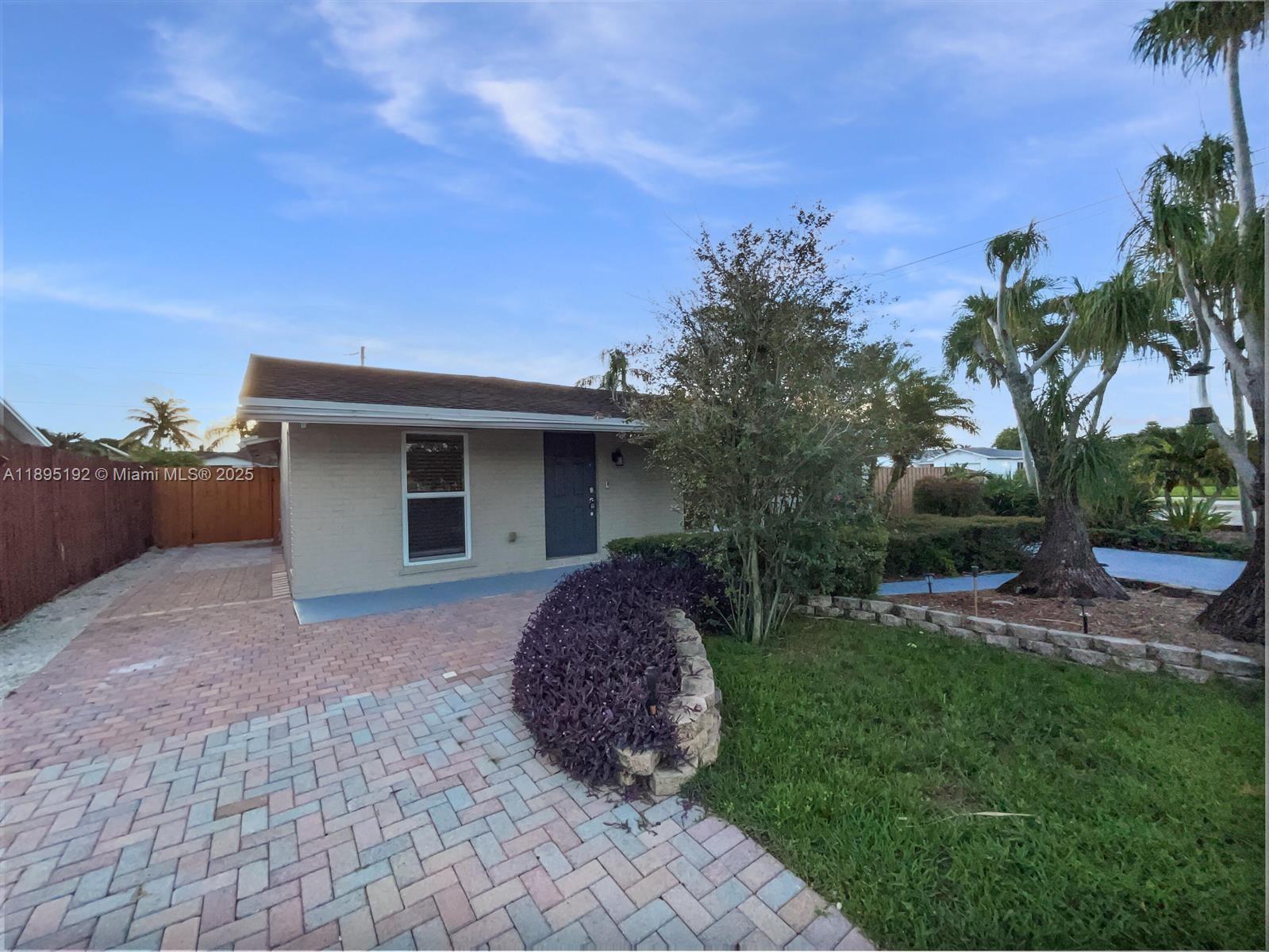 SANDALFOOT COVE SEC 4 - Residential Lease