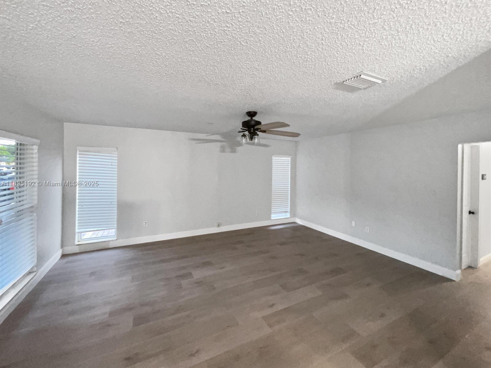 SANDALFOOT COVE SEC 4 - Residential Lease