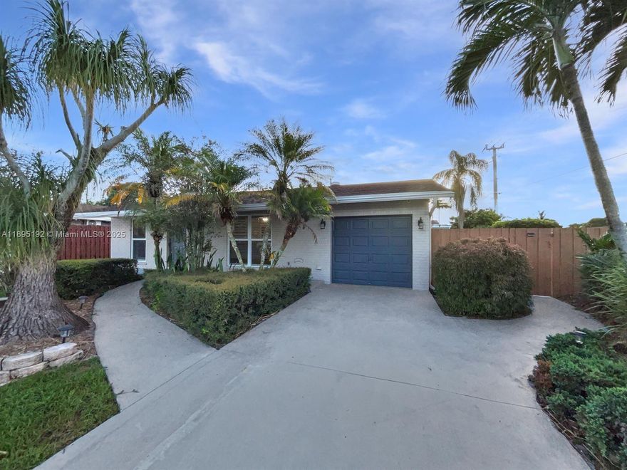 Immaculate 3BR/2BA rental home in West Boca Raton’s Sandalfoot Cove. Corner lot with a fenced yard, private pool, and spacious outdoor entertaining area. Interior features fresh neutral paint, modern kitchen with stainless steel appliances and tile backsplash. Prime location near Hammock Pointe Elementary, Loggers’ Run Park, Publix, West Boca Medical Center, and major highways. Enjoy the best of Boca Raton living in this move-in-ready pool home!