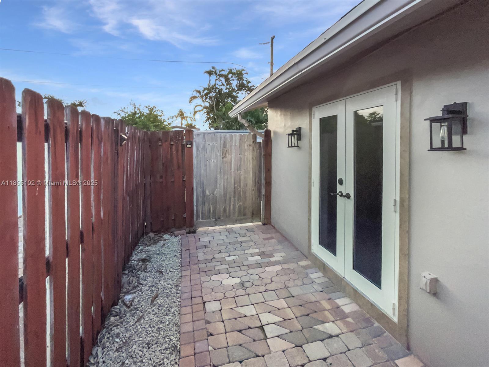 SANDALFOOT COVE SEC 4 - Residential Lease