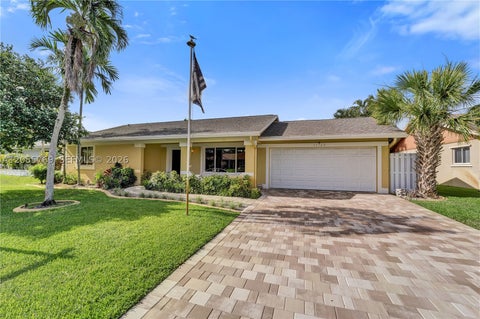Photo of 11720 SW 59th Ct, Cooper City, FL 33330 (MLS # A12055769)