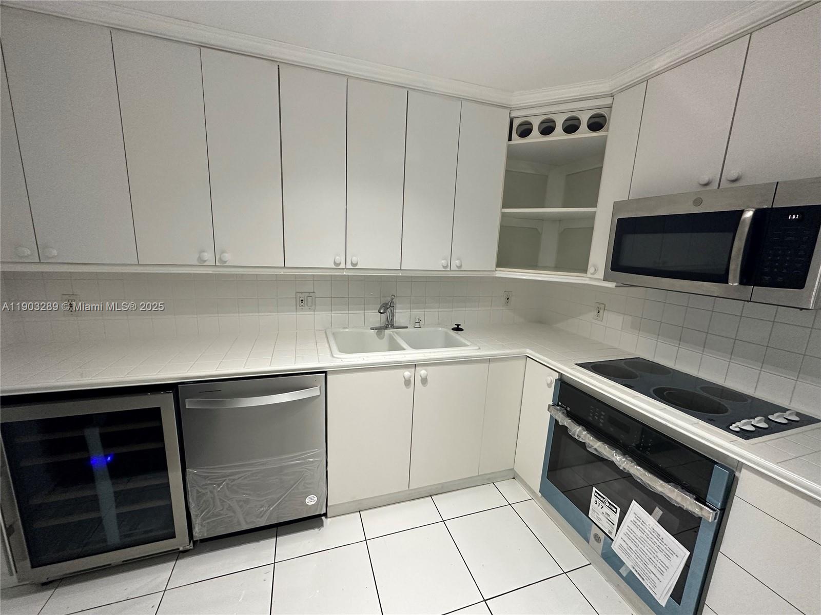 BRICKELL HARBOUR CONDO - Residential Lease