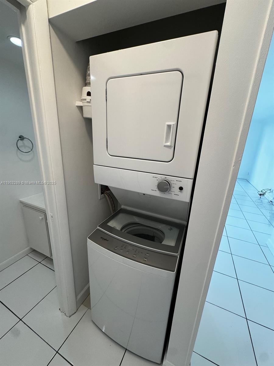 BRICKELL HARBOUR CONDO - Residential Lease