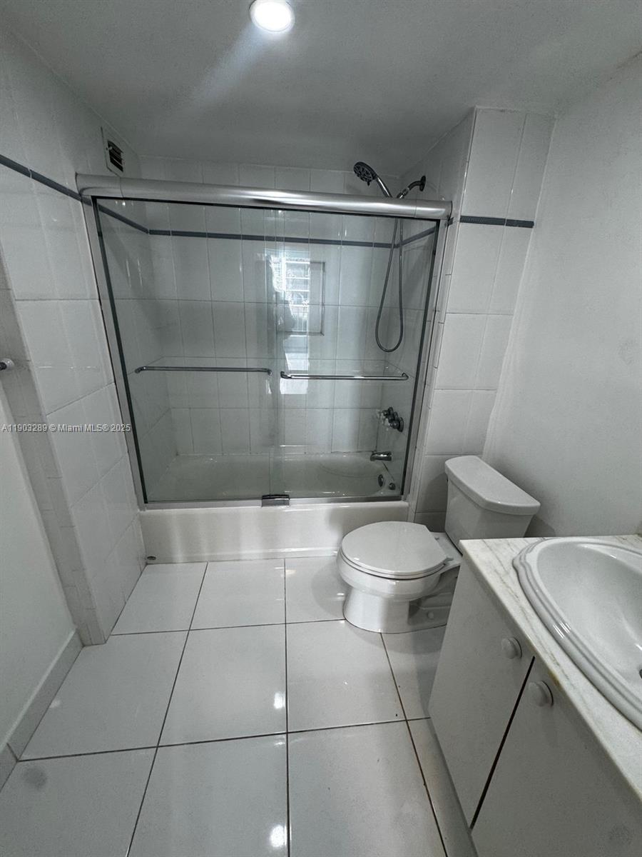 BRICKELL HARBOUR CONDO - Residential Lease