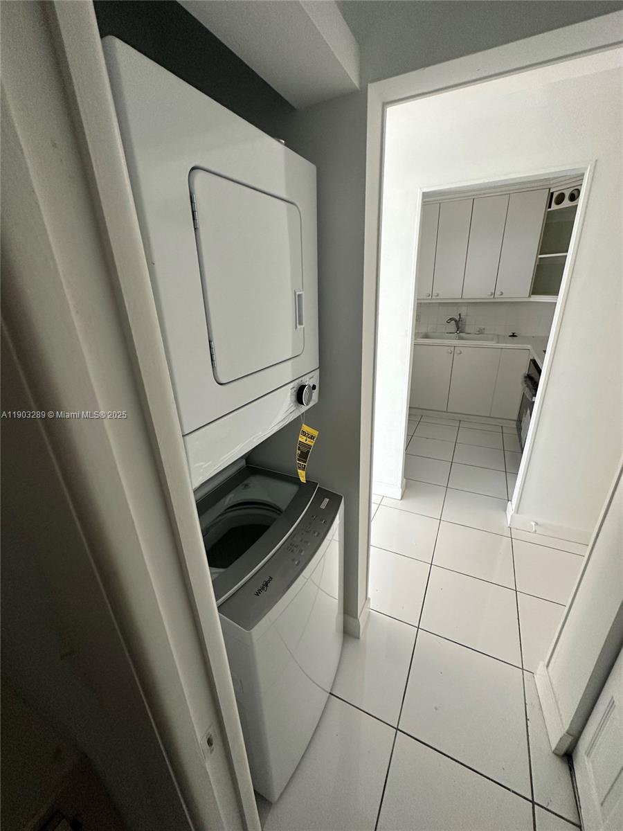 BRICKELL HARBOUR CONDO - Residential Lease