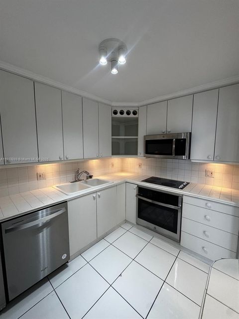 200 SE 15th Rd 6H Miami FL 33129