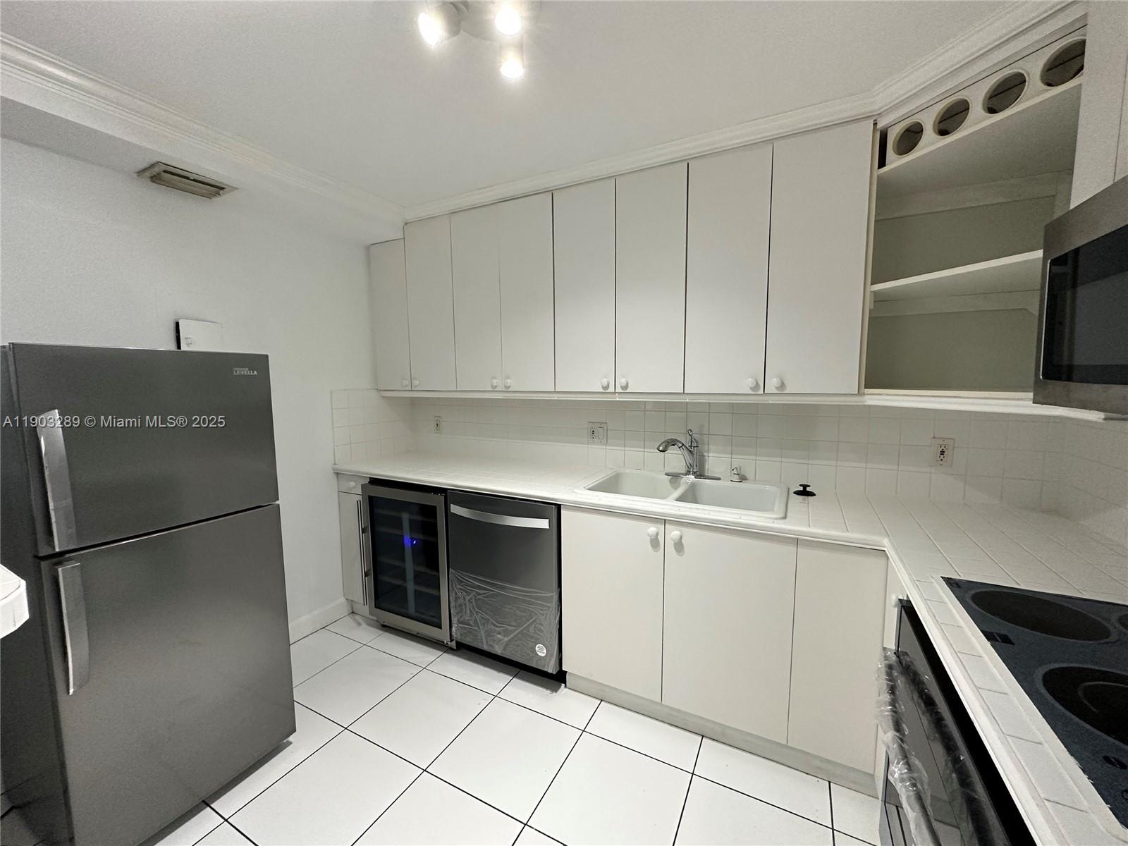 BRICKELL HARBOUR CONDO - Residential Lease