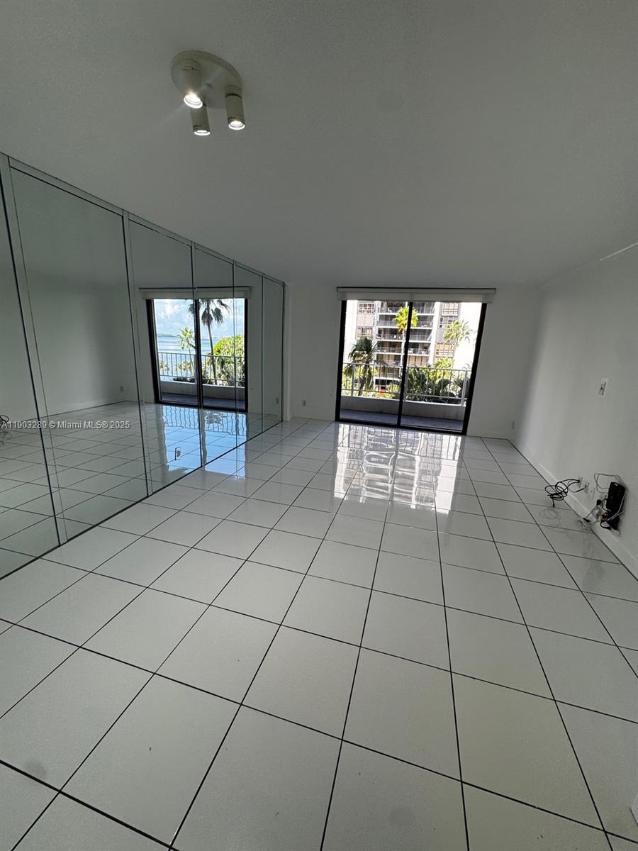 BRICKELL HARBOUR CONDO - Residential Lease