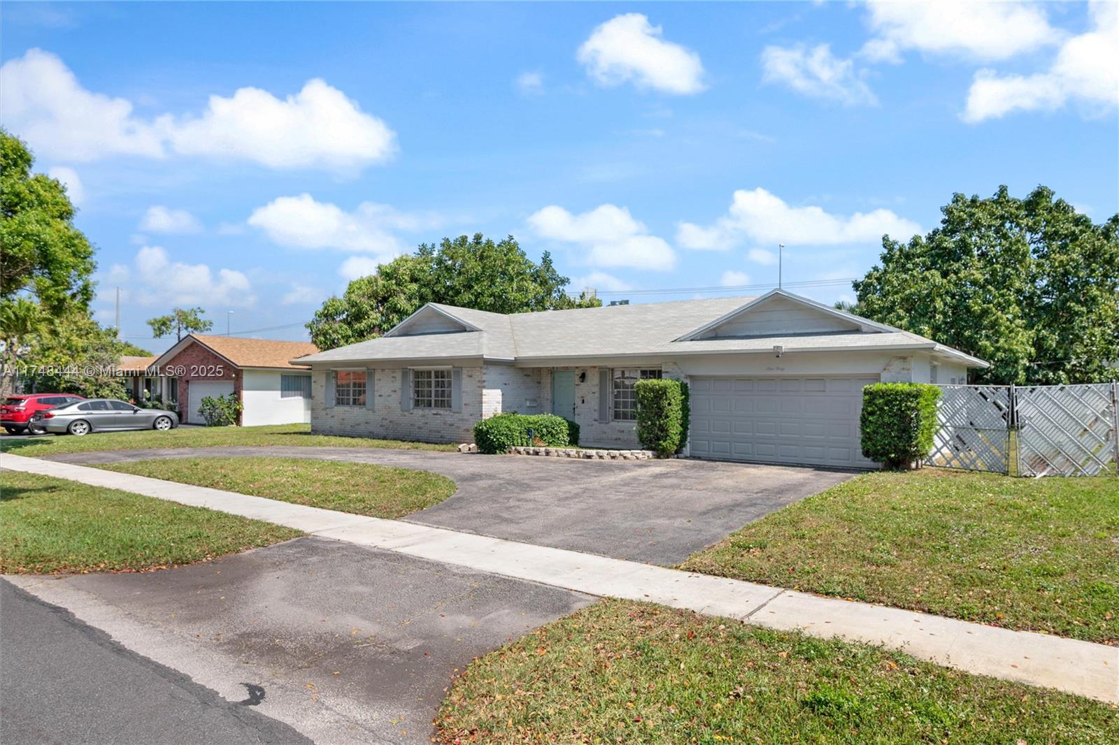 PLANTATION PARK LAKESITES - Residential