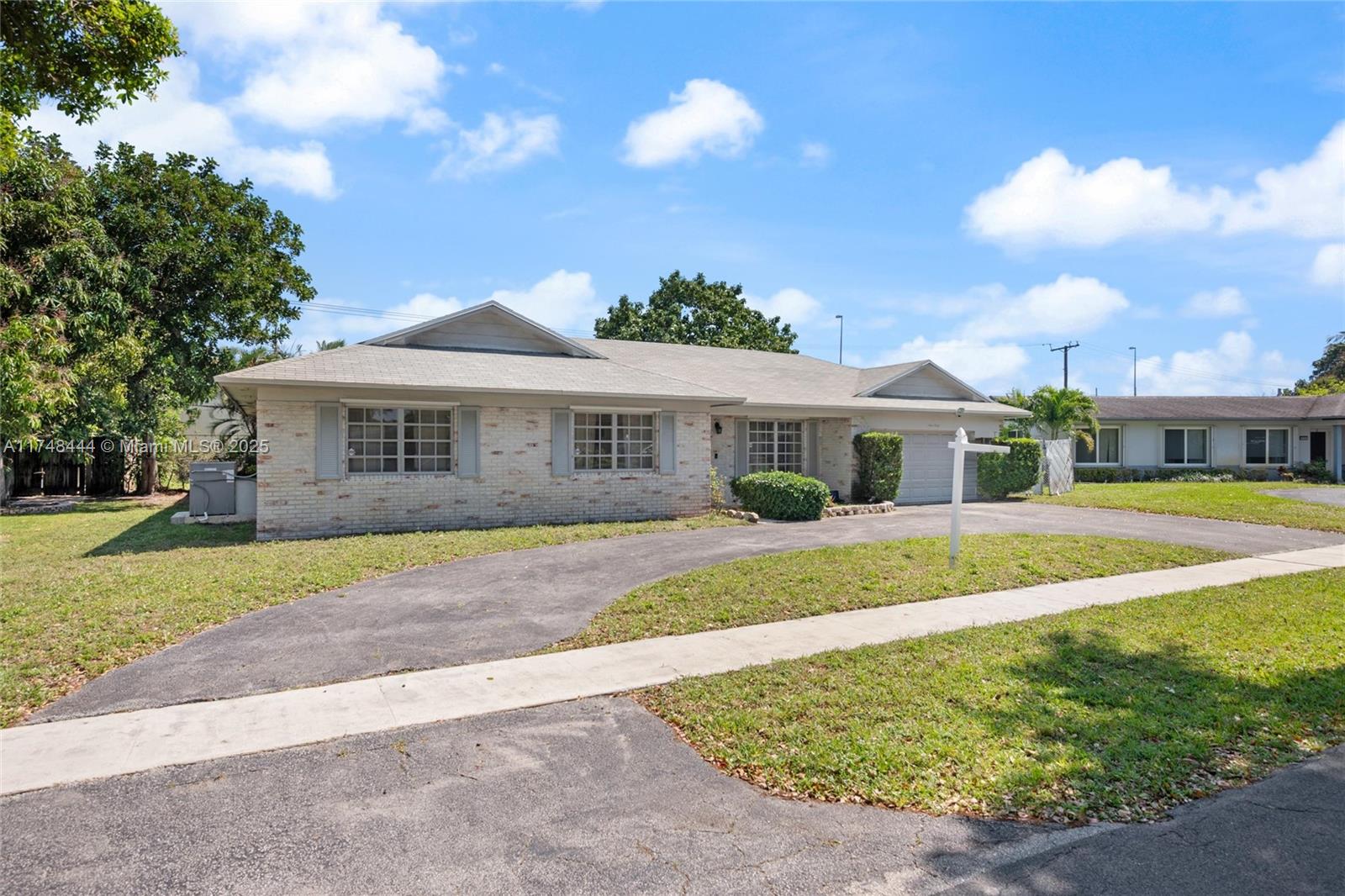 Property for Sale at 940 Sw 52nd Ave, Plantation, Miami-Dade County, Florida - Bedrooms: 3 
Bathrooms: 2  - $625,000