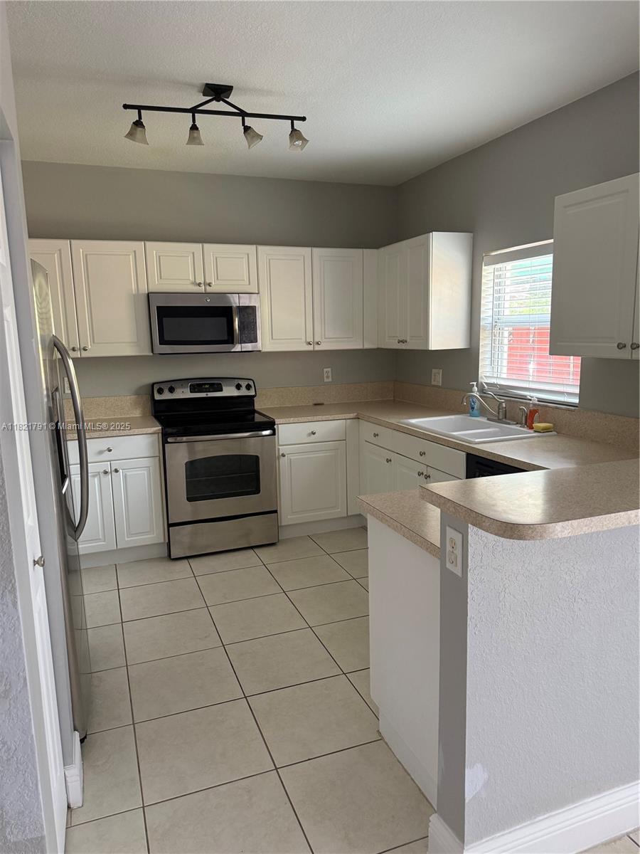 FLORIDIAN ISLES - Residential