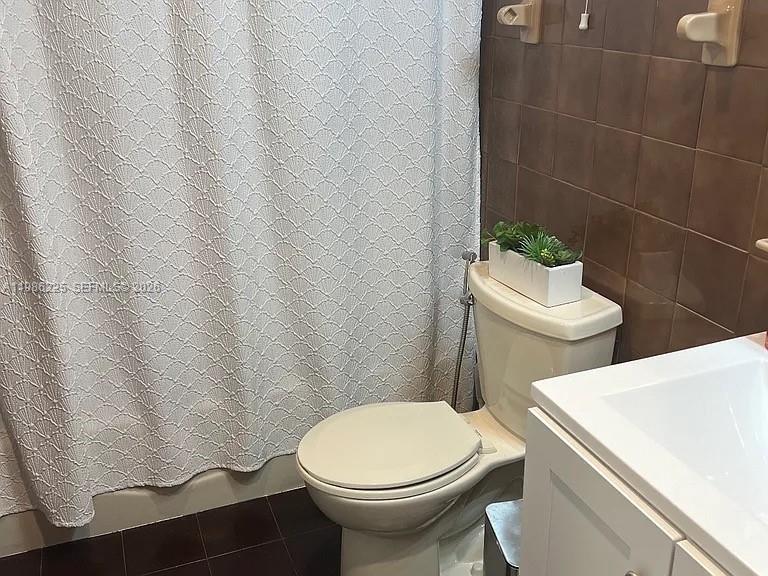 WESTLAND MANORS EAST COND - Residential