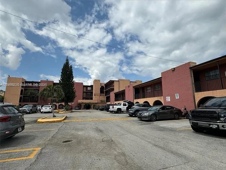 WESTLAND MANORS EAST COND - Residential